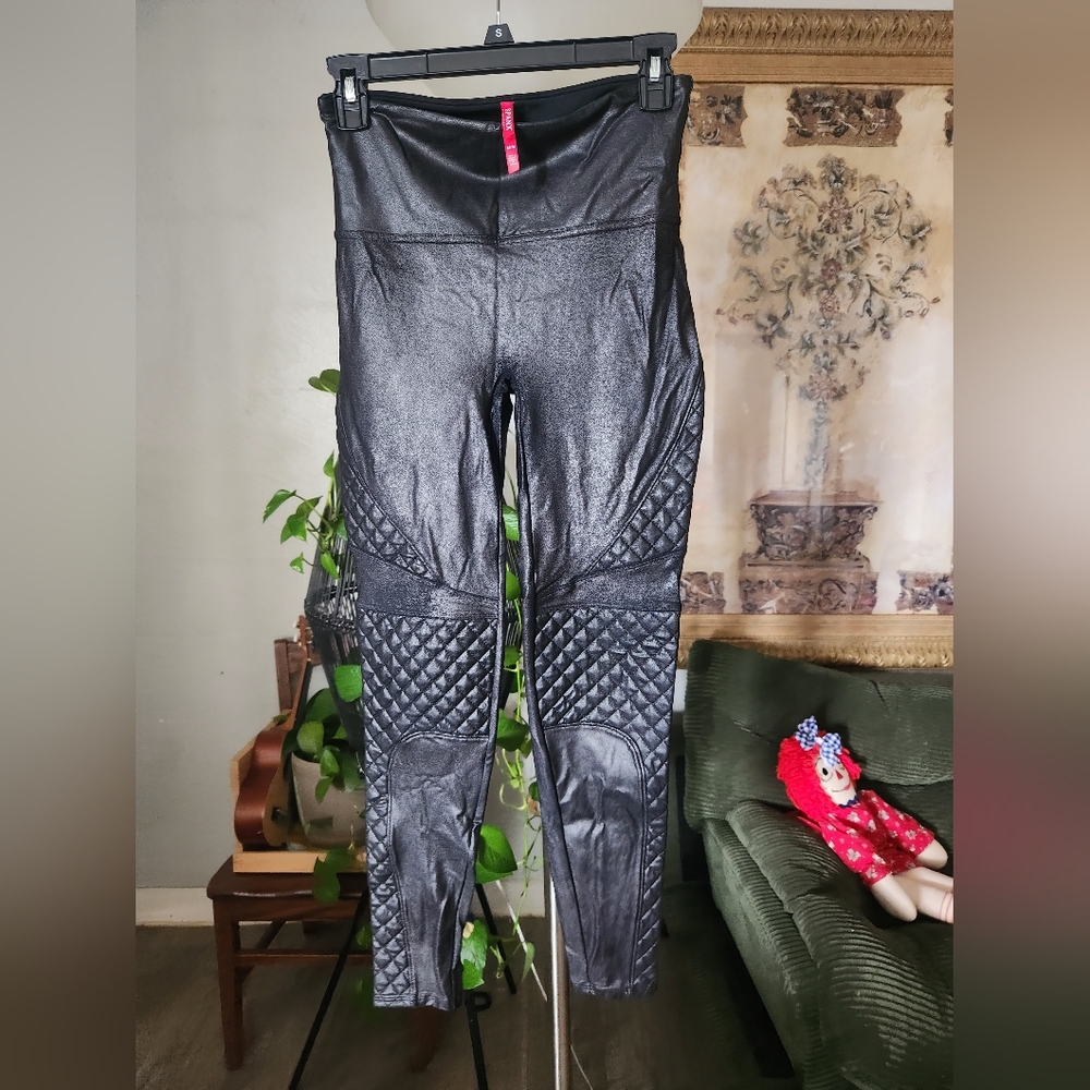 SPANX Black Quilted Leggings Size M